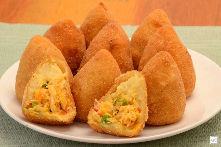 Guia da Cozinha - Coxinha de frango: 7 maneiras deliciosas para incrementar o salgado