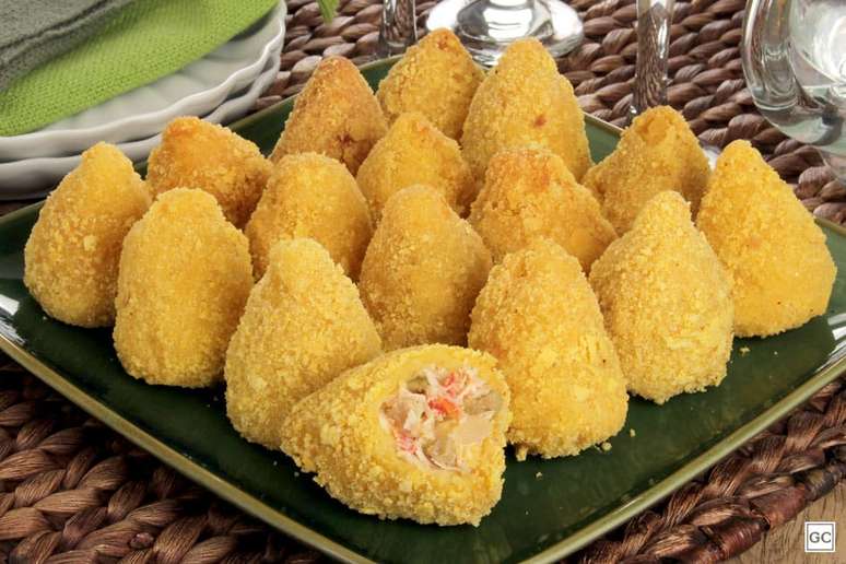 Guia da Cozinha - Coxinha de frango: 7 maneiras deliciosas para incrementar o salgado