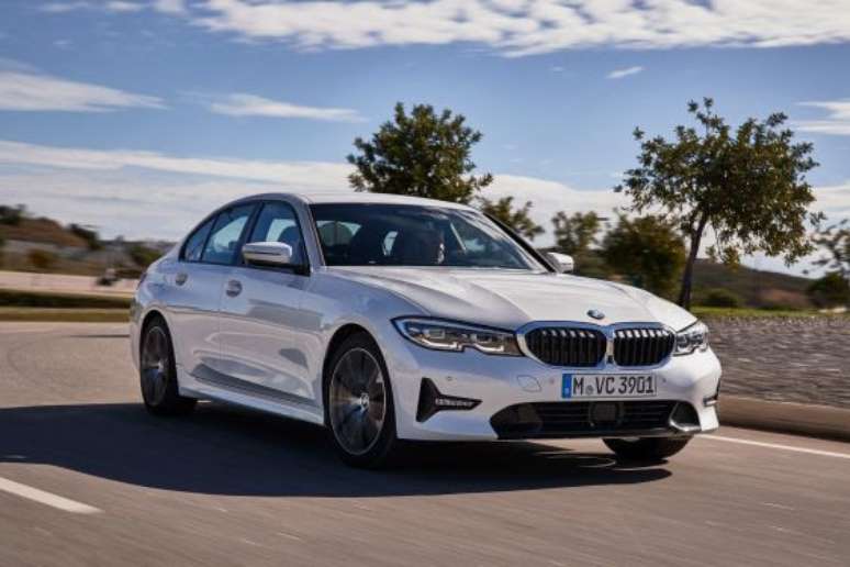 BMW Série 3: um dos primeiros carros importados da "primeira onda", é fabricado no Brasil.