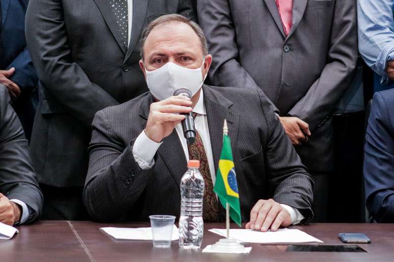 Maia acusa Pazuello de crime e diz que populismo de Bolsonaro é "vírus"
