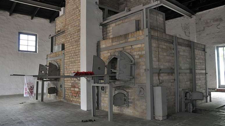 O crematório do campo de Ravensbrück: assassinatos continuaram até a libertação