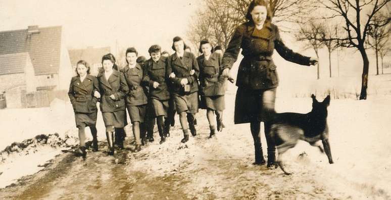 Guardas mulheres em Ravensbrück, na Alemanha, em foto tirada por volta de 1940