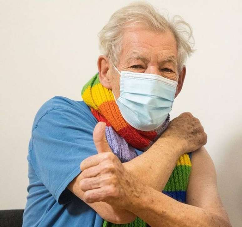 Ian McKellen foi a primeira celebridade a ser vacinada contra o coronavírus