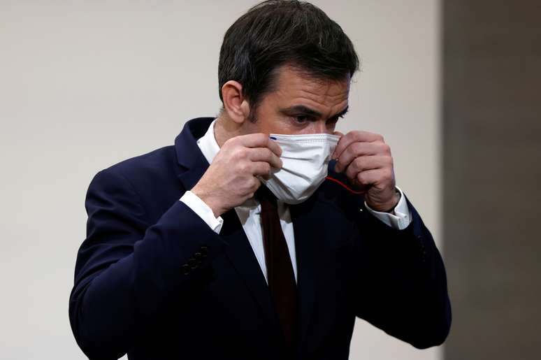Ministro da Sa&uacute;de da Fran&ccedil;a, Olivier Veran, durante entrevista coletiva em Paris
14/01/2021 Thomas Coex/Pool via REUTERS
