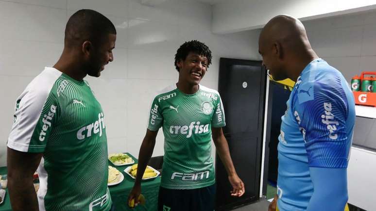Pedro Acácio, ao centro, estreou entre os profissionais do Palmeiras contra o Corinthians (Foto: Cesar Greco/Palmeiras)