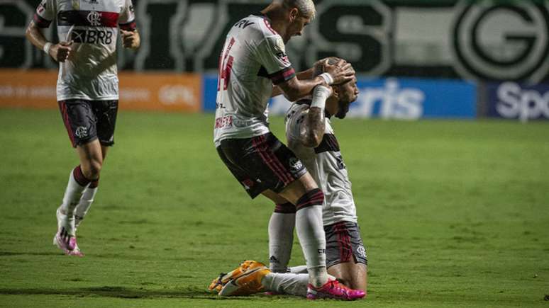 Gabigol comemora gol na vitória sobre o Goiás (Foto: Alexandre Vidal/Flamengo)