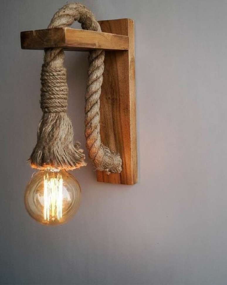 33. Arandela de madeira feita com corda. Fonte: Pinterest