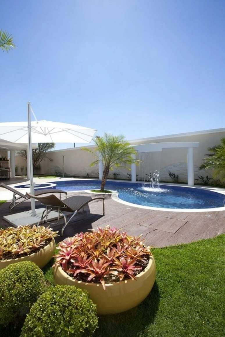 65- Arcos criam efeitos diferentes na piscina. Fonte: Aquiles Nicolas Kilaris