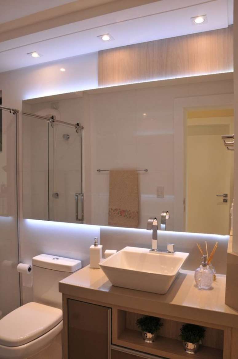 25. Espelho iluminado para banheiro sem janela – Via: Homify