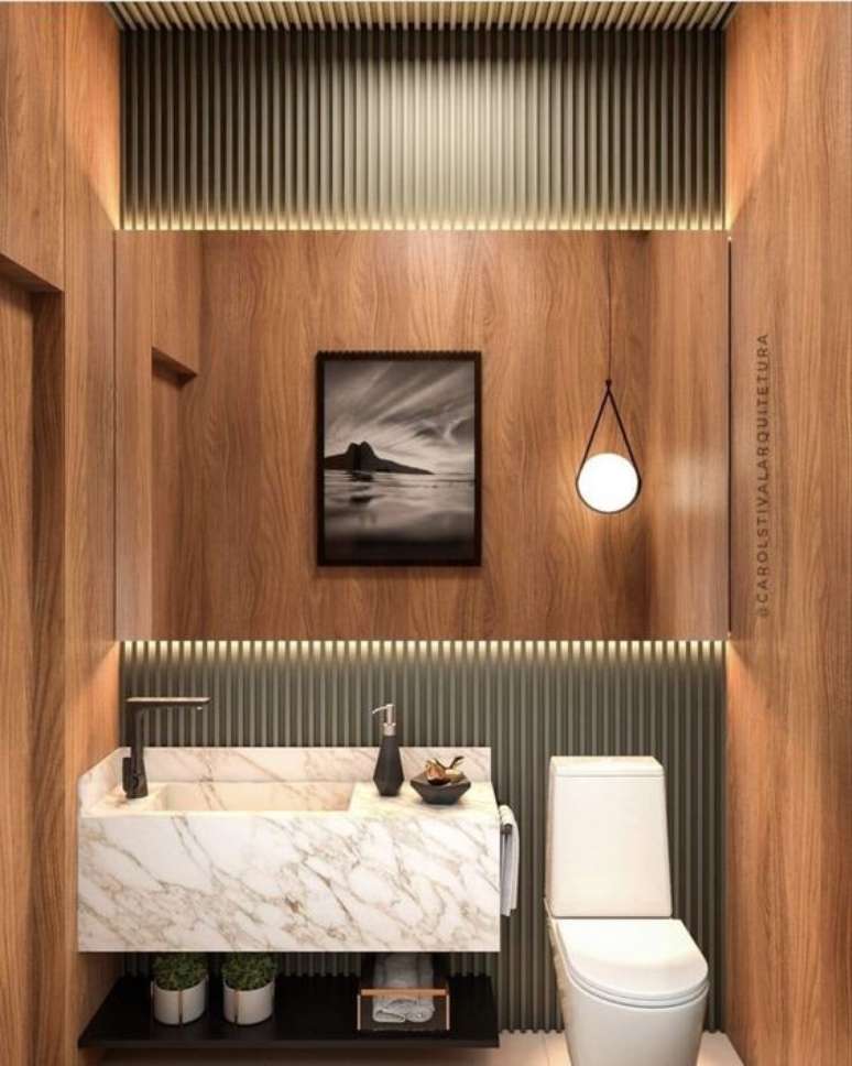 32. Banheiro com revestimento de madeira – Via: Pinterest