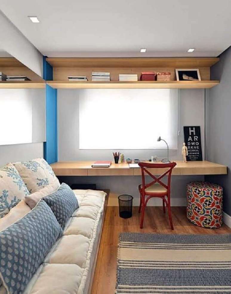 2. Saiba como decorar um quarto com escrivaninha para suprir suas necessidades – Foto: Simples Decoração