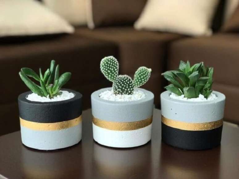 76- Como fazer vaso de cimento e decorar a mesa de centro. Fonte: Pinterest