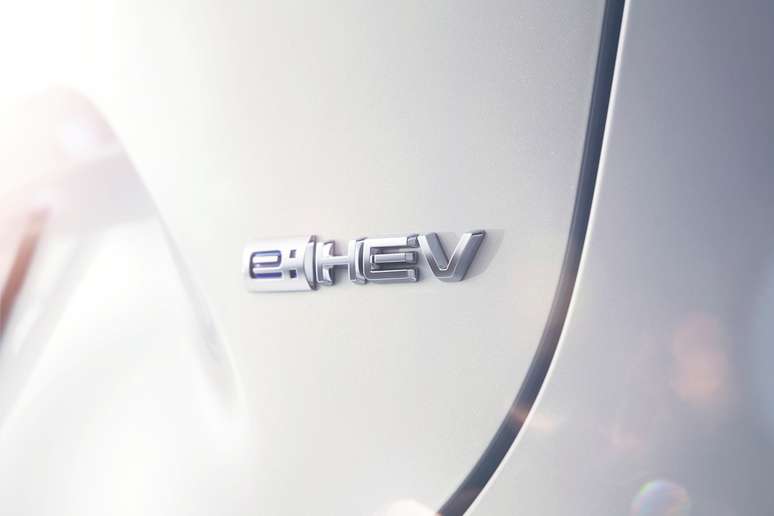 Novo HR-V terá o emblema &#034;e: HEV&#034;, que sinaliza a nova tecnologia híbrida da Honda.