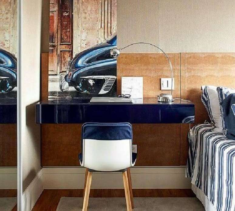 54. Decoração de quarto com escrivaninha suspensa azul suspensa – Foto: Arquitrecos