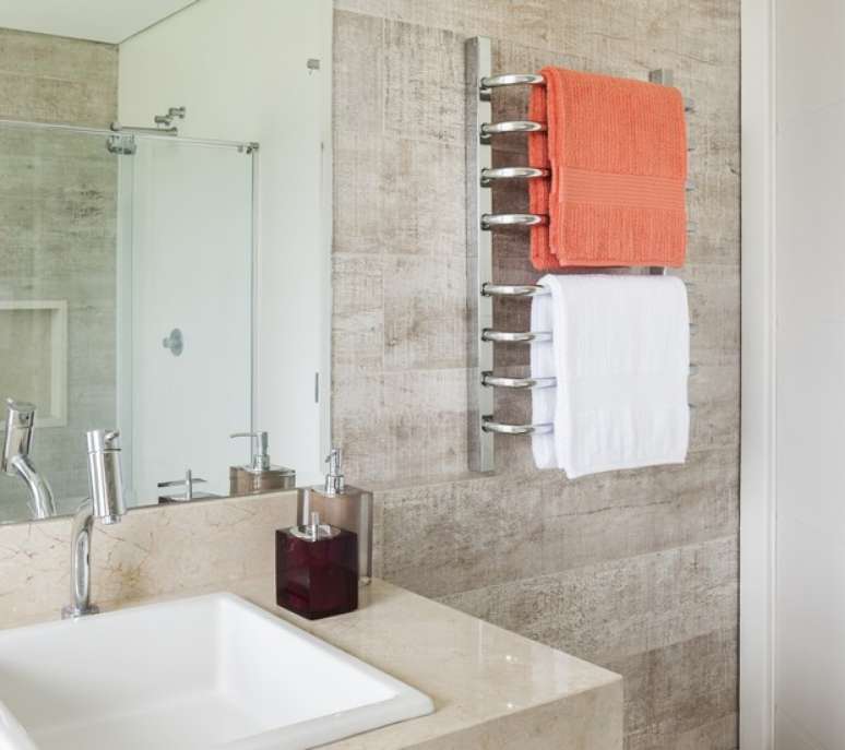 4. Toalheiro térmico para banheiro sem janela – Via: Pinterest