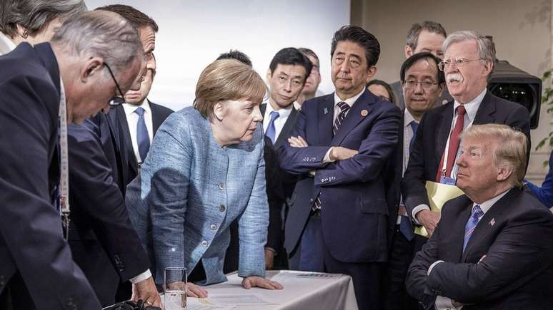 Trump rodeado por outros líderes mundiais na cúpula do G7 no Canadá em 2018