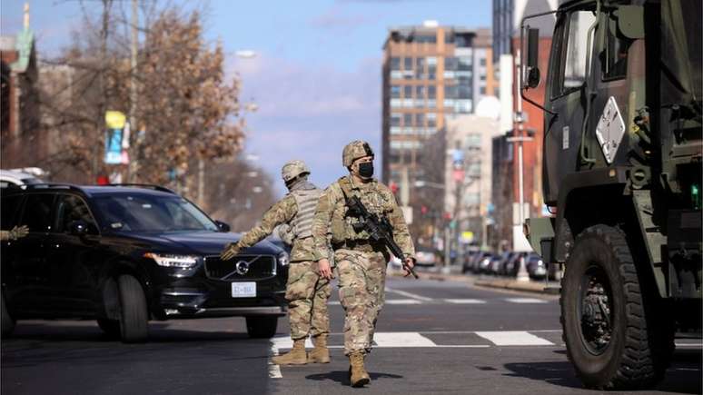 Washington está sob estado de emergência e nos dias que antecederam a posse foi se convertendo em uma cidade sitiada