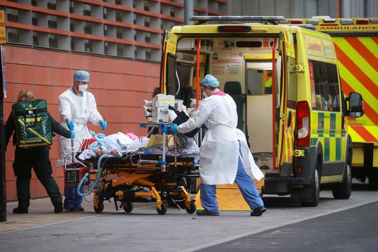 Paciente é transferido para hospital em Londres
19/01/2021
REUTERS/Hannah McKay