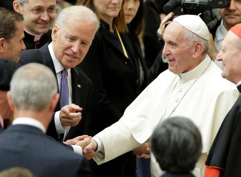 Papa Francisco com o então vice-presidente dos EUA, Joe Biden, no Vaticano em 2016
29/04/2016
REUTERS/Max Rossi 
