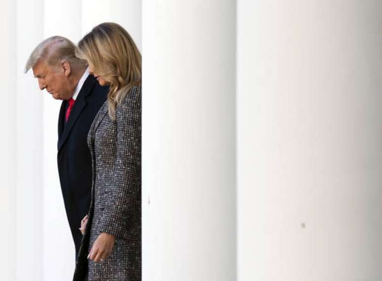 Donald e Melania Trump vão para o resort do magnata na Flórida