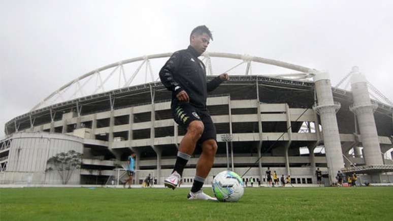 Peruano iria jogar no lugar de Kelvin nesta quarta-feira (Vítor Silva/Botafogo)