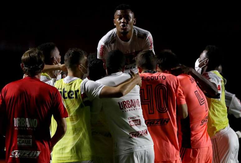 Internacional vence o São Paulo e abre vantagem na final do