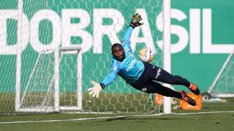 O goleiro Leandro durante treinamento na Academia de Futebol (Foto: Cesar Greco/Palmeiras)