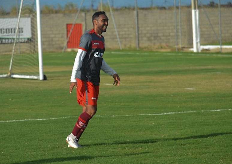 Claudinei é titular absoluto do CRB na campanha da Série B do Brasileirão (Foto: Divulgação/CRB)