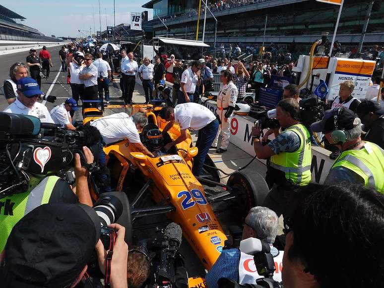 Presença de Alonso nas 500 Milhas roubou a cena em Indianapolis.