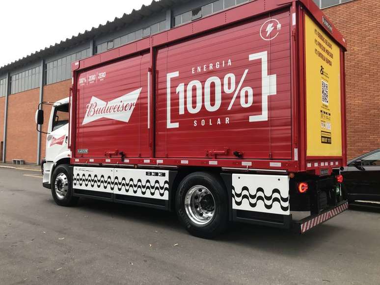 Caminhão elétrico feito pela FNM para a fabricante de bebidas Ambev.