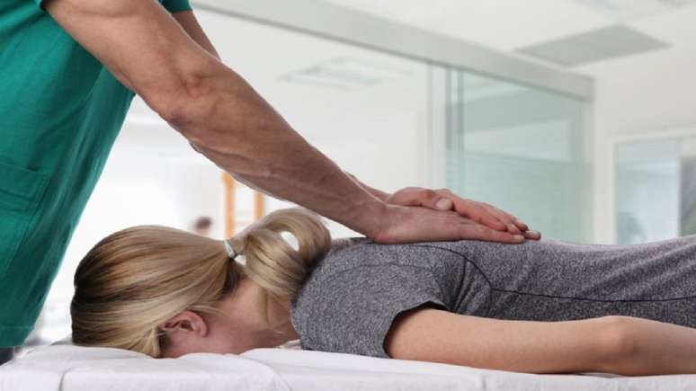 Osteopatia: tratamento manual e natural evita dor no treino