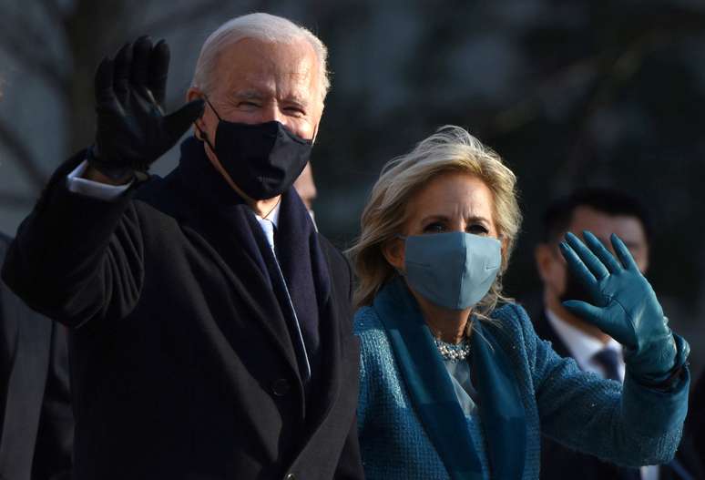 Presidente dos EUA, Joe Biden, ao lado da mulher, Jill, durante cerimônia de posse
20/01/2021
REUTERS/Callaghan O'Hare