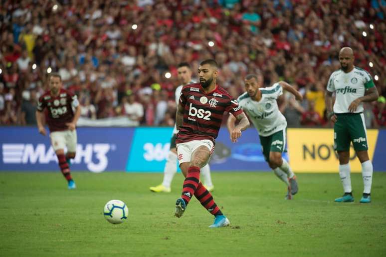 Contra o Palmeiras, Gabigol costuma balançar a rede adversária (Foto: Alexandre Vidal / Flamengo)