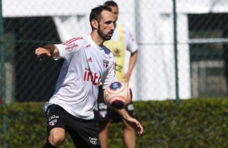 Juanfran comentou sobre futuro (Foto:Rubens Chiri / saopaulofc.net)