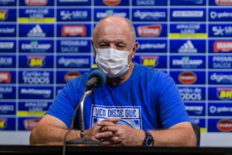O treinador se mostrou irritado com as dúvidas sobre o seu futuro na Raposa-(Gustavo Aleixo/Cruzeiro)