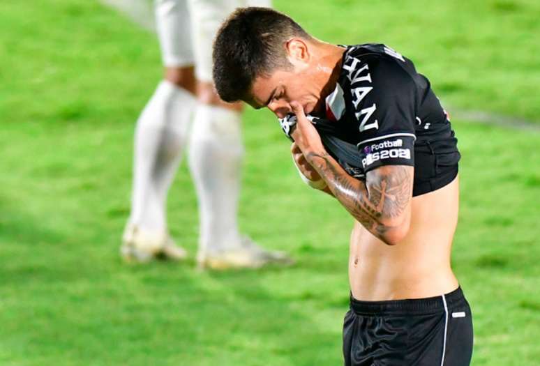Gabriel Pec marcou o primeiro gol na carreira, mas o Vasco foi goleado (Foto: EDUARDO CARMIM/Photo Premium)