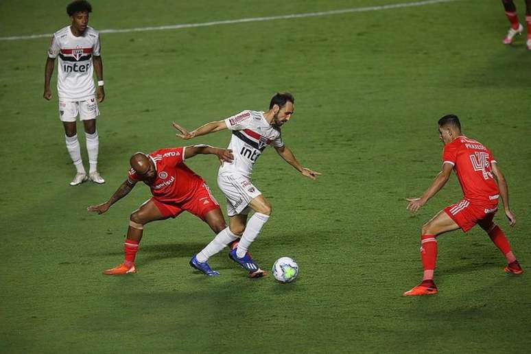 Juanfran comentou sobre polêmica (Foto: Paulo Pinto / saopaulofc.net)