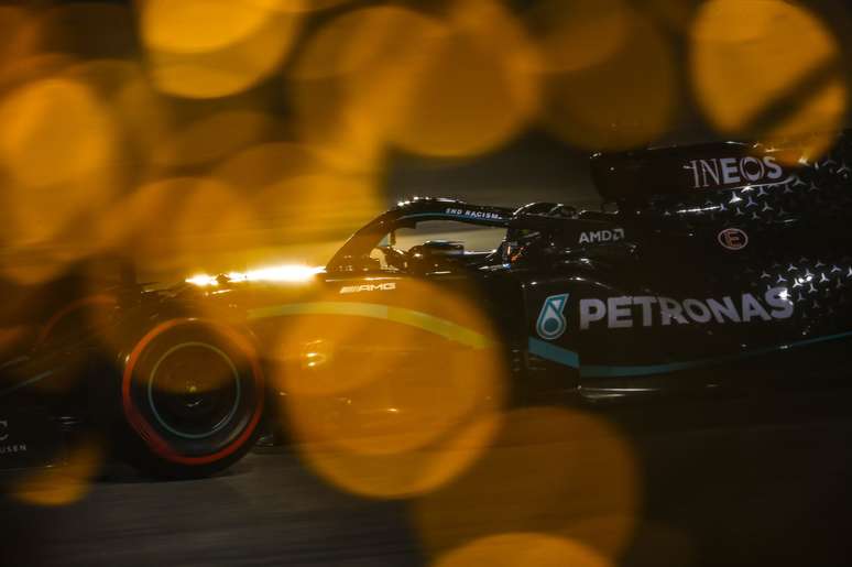 Lewis Hamilton sobrou neste sábado de classificação do GP do Bahrein 
