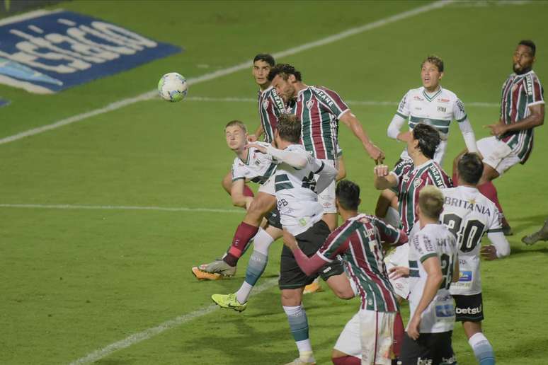 Coritiba e Fluminense empatam em jogo de seis gols no Paraná