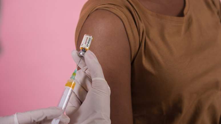 A vacina é um tratamento que combate uma determinada infecção, vírus ou doença
