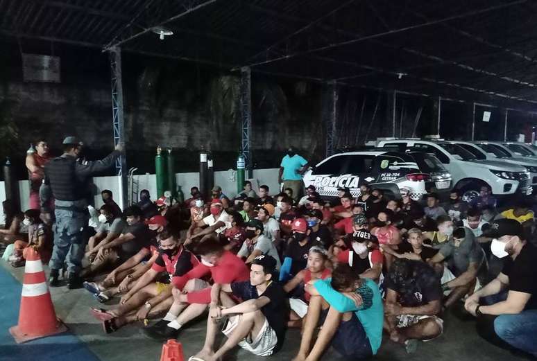 Polícia prende 71 pessoas por desobediência a 'toque de recolher' em Manaus