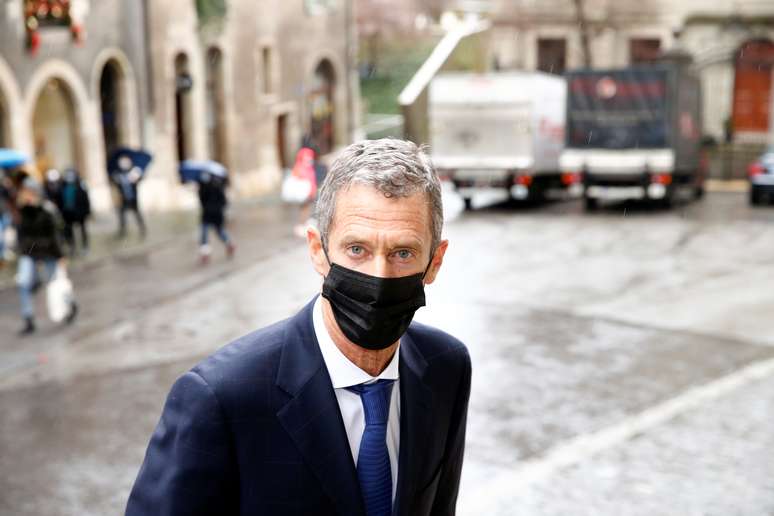 Bilionário israelense Beny Steinmetz chega a tribunal em Genebra, na Suíça, para julgamento 
22/01/2021
REUTERS/Denis Balibouse