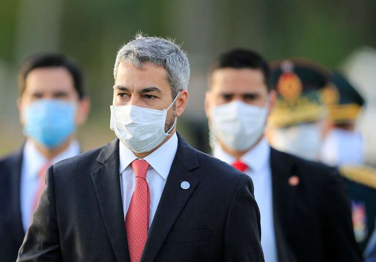 Abdo durante evento em San Lorenzo ao chegar para tributo a veteranos da Guerra do Chaco (1932-1935), entre Paraguai e Bolívia,  em San Lorenzo, Paraguai
]12/6/2020  REUTERS/Jorge Adorno