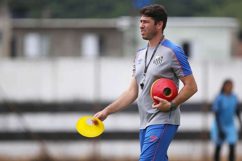 Guilherme Giudice não é mais técnico das Sereias da Vila. Foto: Pedro Ernesto Guerra Azevedo/Santos FC
