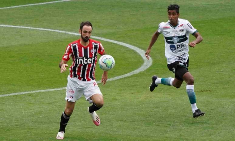 No 1º turno, São Paulo e Coritiba empataram por 1 a 1 no Couto Pereira (Foto: Carlos Pereyra/Fotoarena/Lancepress!)