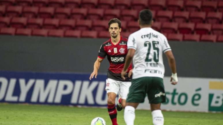 Rodrigo Caio deixou o jogo com dores; Gustavo Henrique entrou, ainda na etapa inicial (Foto: Alexandre Vidal / Flamengo)