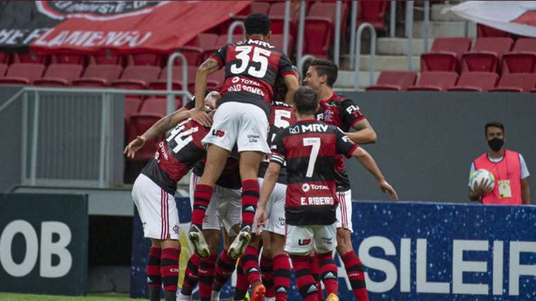Na briga pelo título! Flamengo comemora a vitória sobre o Palmeiras (Foto: Alexandre Vidal / Flamengo)