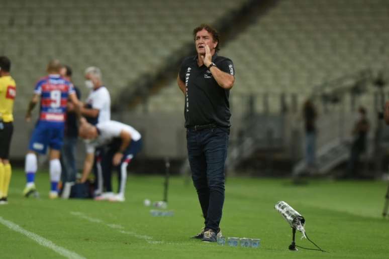 Cuca controla o elenco para ter as melhores opções diante do Palmeiras no dia 30 (Foto: Ivan Storti/Santos)