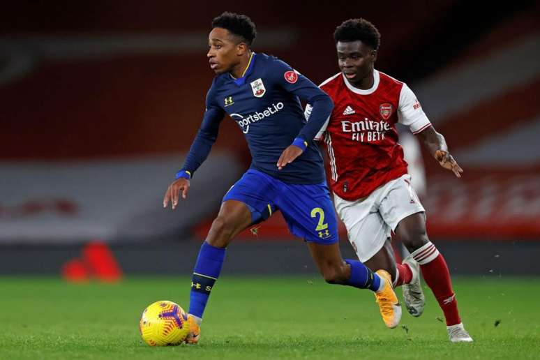 Southampton e Arsenal se enfrentam na manhã deste sábado (Foto: ADRIAN DENNIS / POOL / AFP)