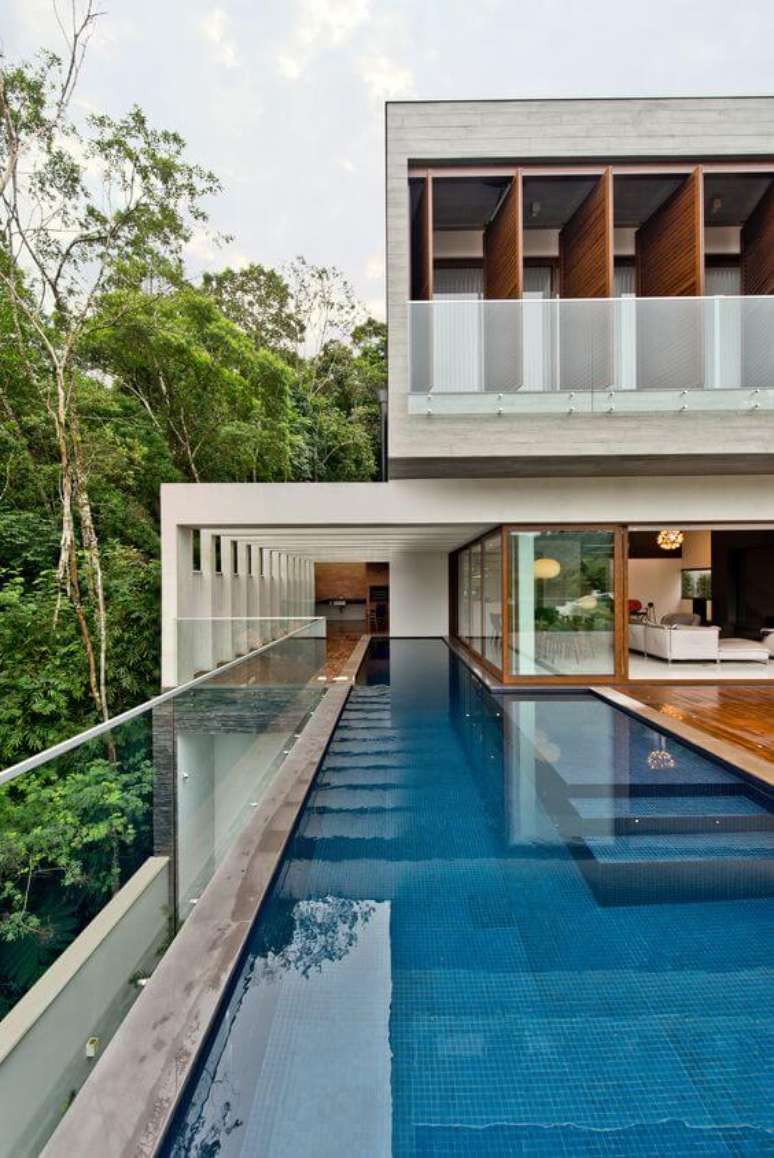 34. Casa sobrado com piscina &ndash; Via: Pinterest